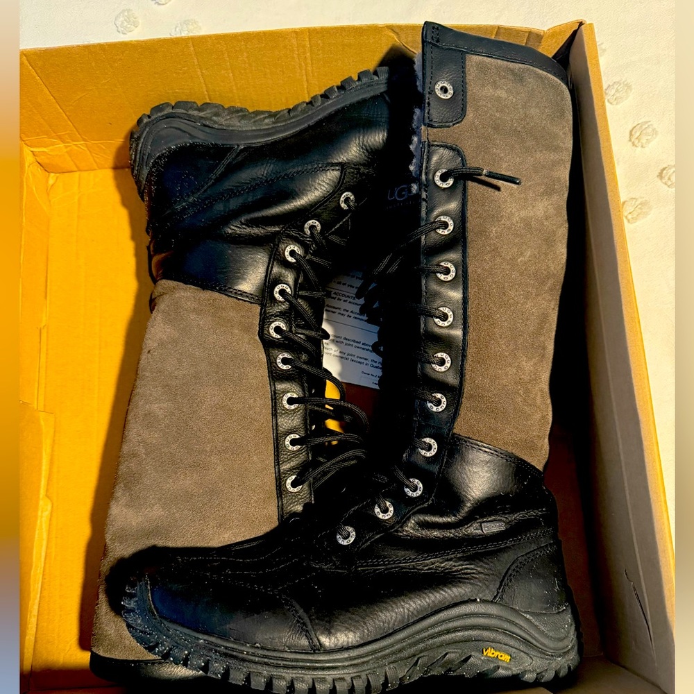 UGG ADIRONDACK TALL III Women